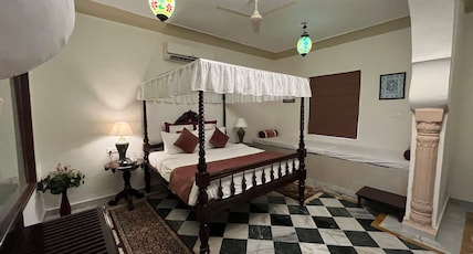 Rajmahal The Palace Room Type - Super Deluxe Room ( Double Bed )