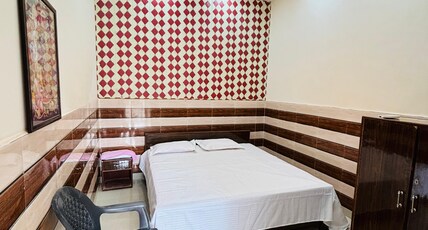 Vinayak Guest House Room Type - Bedroom 2 (Non AC)