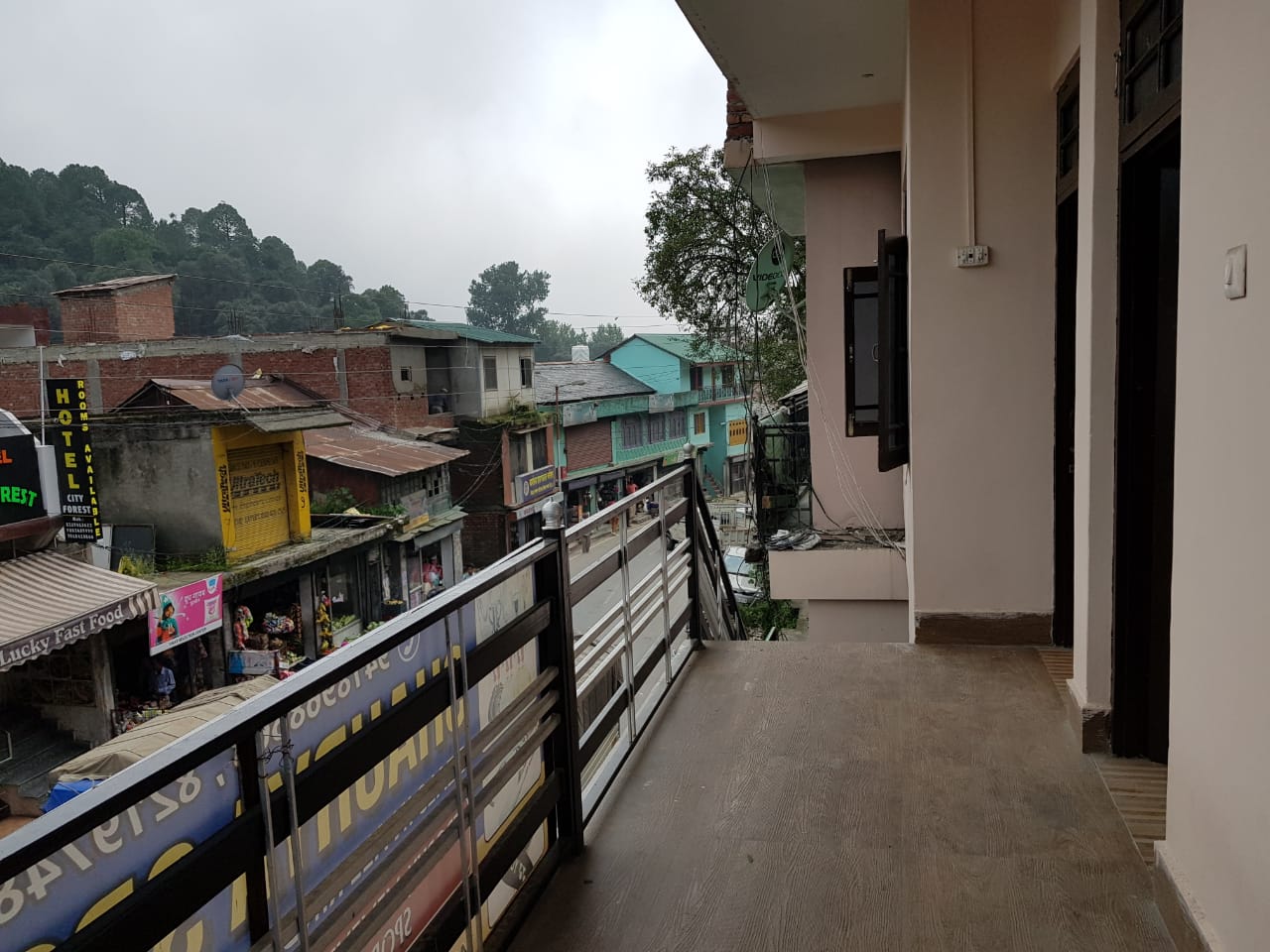 Nirmal Rattan Guest House - Tap to explore photos