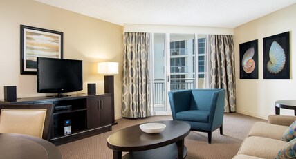 DoubleTree by Hilton Ocean Point Resort - North Miami Beach Room Type - 1KG 2DBL STE ACC RIS NS