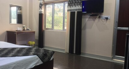 hotel shresth Room Type - Suit