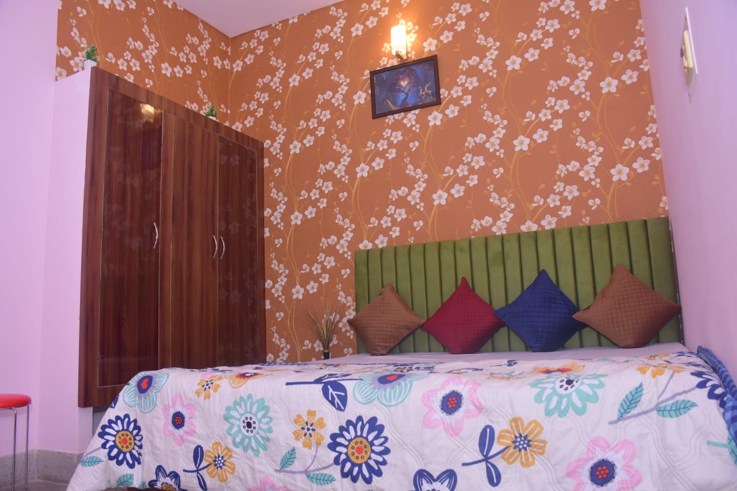 Shubh Kashi Home Stay | 5BHK Apartment - Tap to explore photos