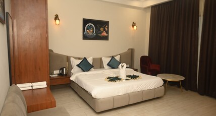 Shri Gurukripa Family Restaurant Room Type - PRESTIGE ROOM