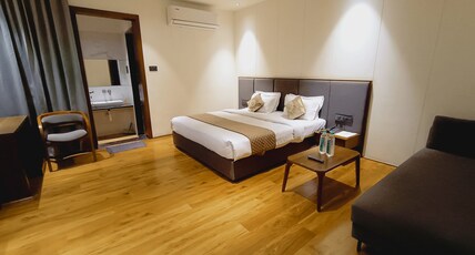 Hotel Riddhi Shree Room Type - Premium Triple bedroom