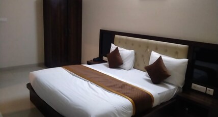 RR Hotel Room Type - Regular Deluxe