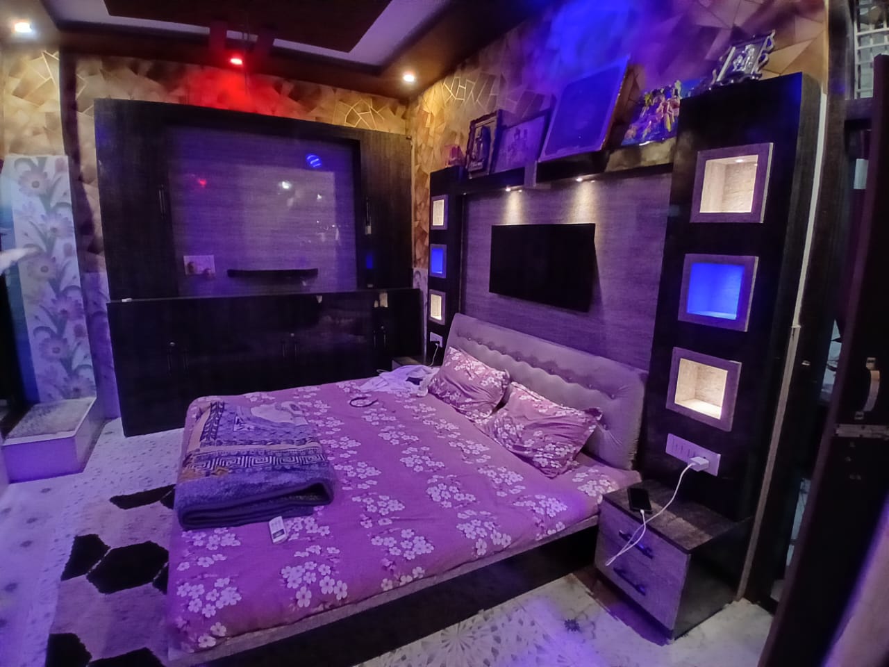 RAJ NANDANI HOME STAY - Tap to explore photos