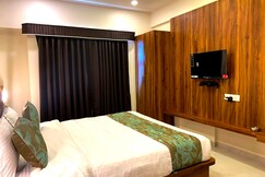 The Grand Sarovar Inn and Suites