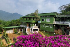 Peak Paradise Resort