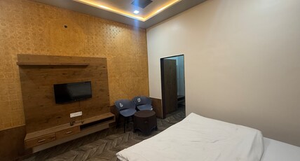 SHREE RADHE PALACE Room Type - Deluxe Room with Garden View SHREE RADHE PALACE Room Type - Deluxe Room with Garden View
