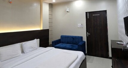 Shreenath Palace Room Type - Deluxe Double bed Room Shreenath Palace Room Type - Deluxe Double bed Room