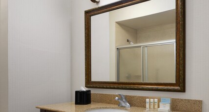 Hampton Inn & Suites Tulsa South Bixby Room Type - 1 KING BED NONSMOKING