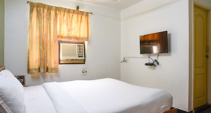 Hotel SRM Central Park Room Type - Deluxe Non AC Hotel SRM Central Park Room Type - Deluxe Non AC