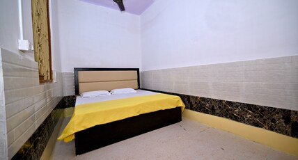 Bhatia Niwas Room Type - Comfy Budget Room