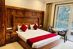 Haris Court Hotels and Banquets DLF Phase 3