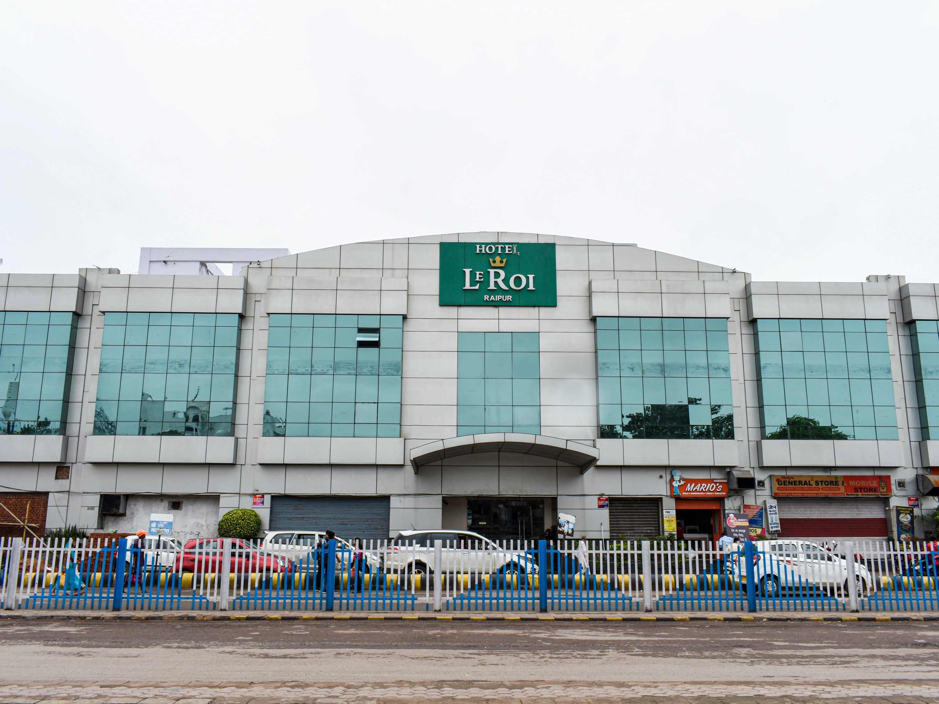 Le ROI, Raipur @Raipur Railway Station - Tap to explore photos
