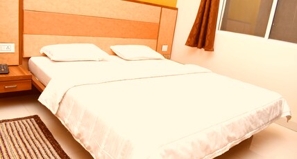 Hotel Jyoti Palace Room Type - Deluxe Rooms