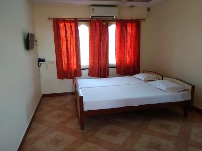 SRI MURUGAN GUEST HOUSE - Tap to explore photos