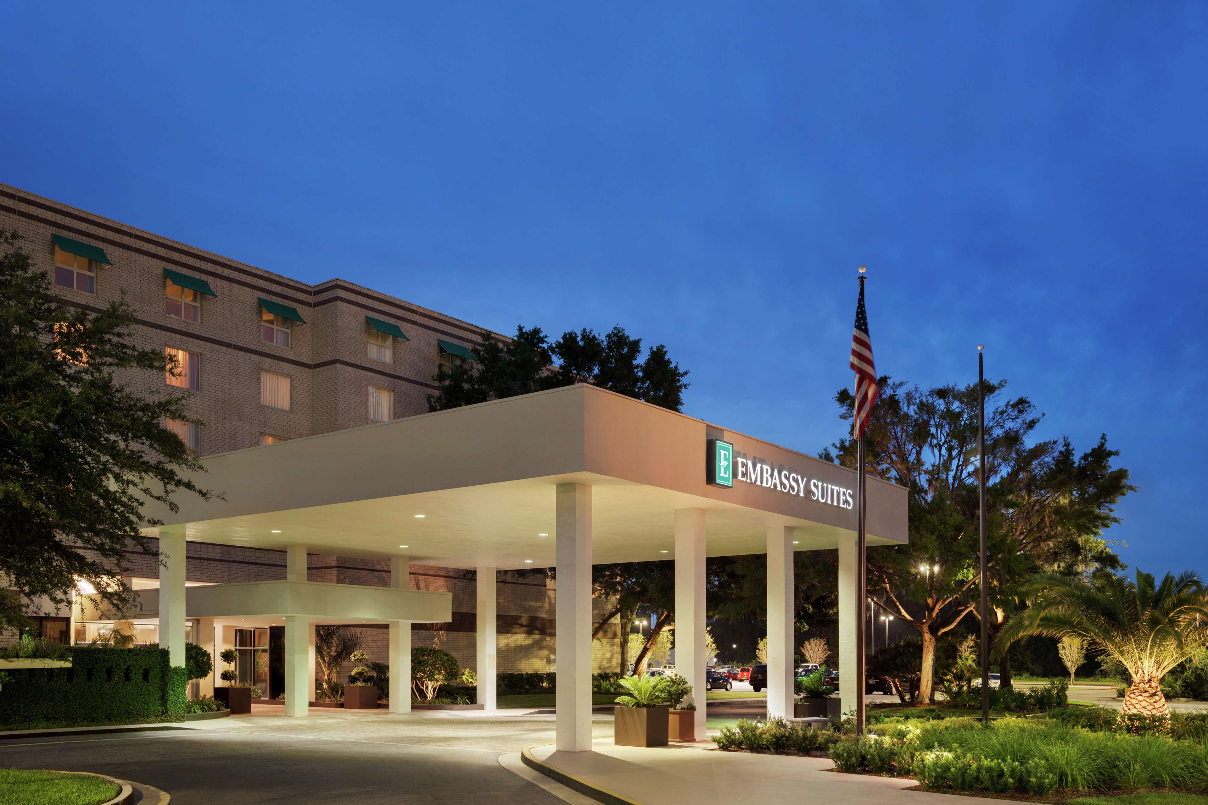 Embassy Suites by Hilton Brunswick - Tap to explore photos