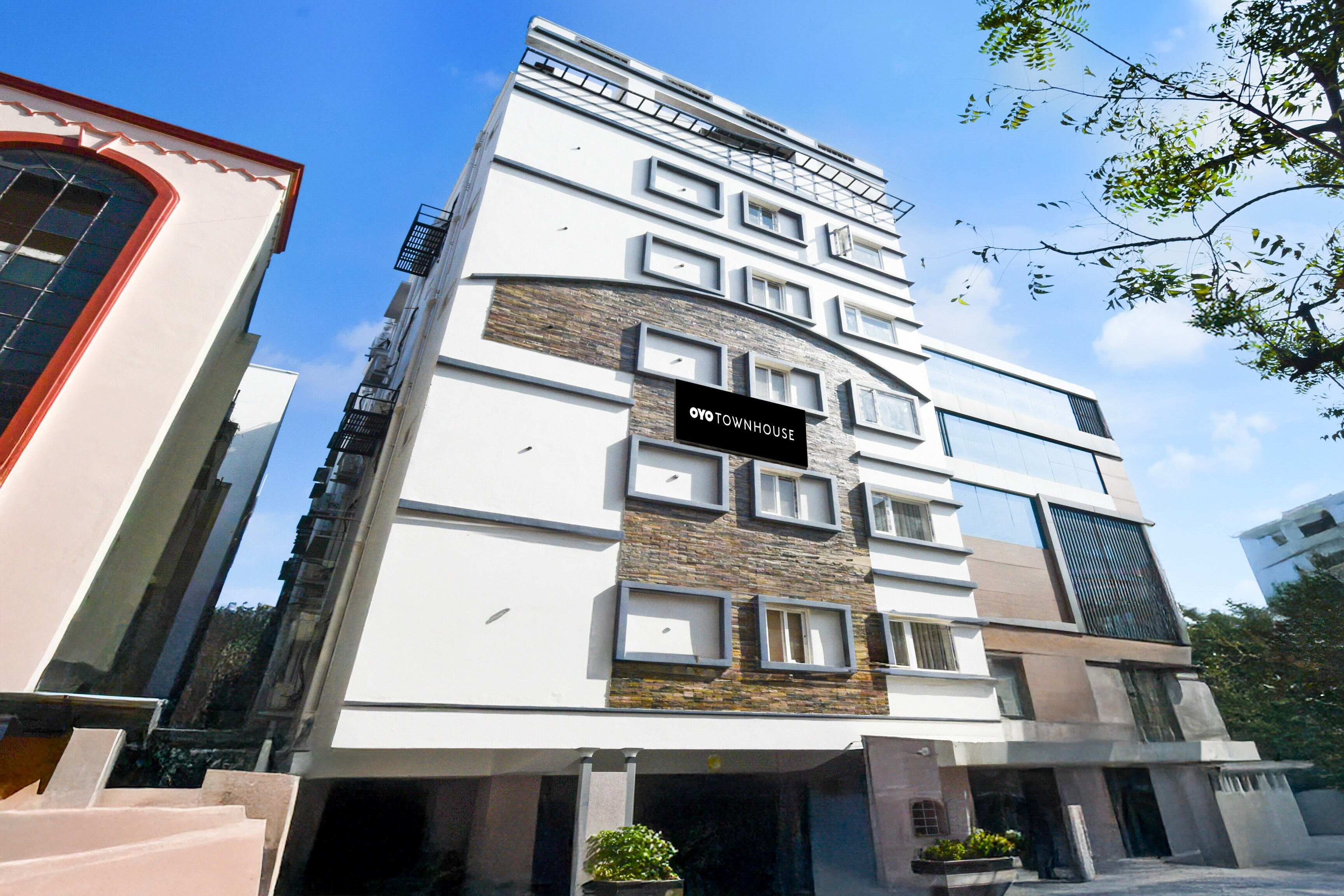 Townhouse Aarav Business Hotel - Tap to explore photos