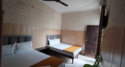 Varuna Palace | Near Mandir & Ghat's Room Type - Family room