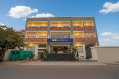 Fabhotel Pratham inn-1km from Gomti Nagar Railway Station