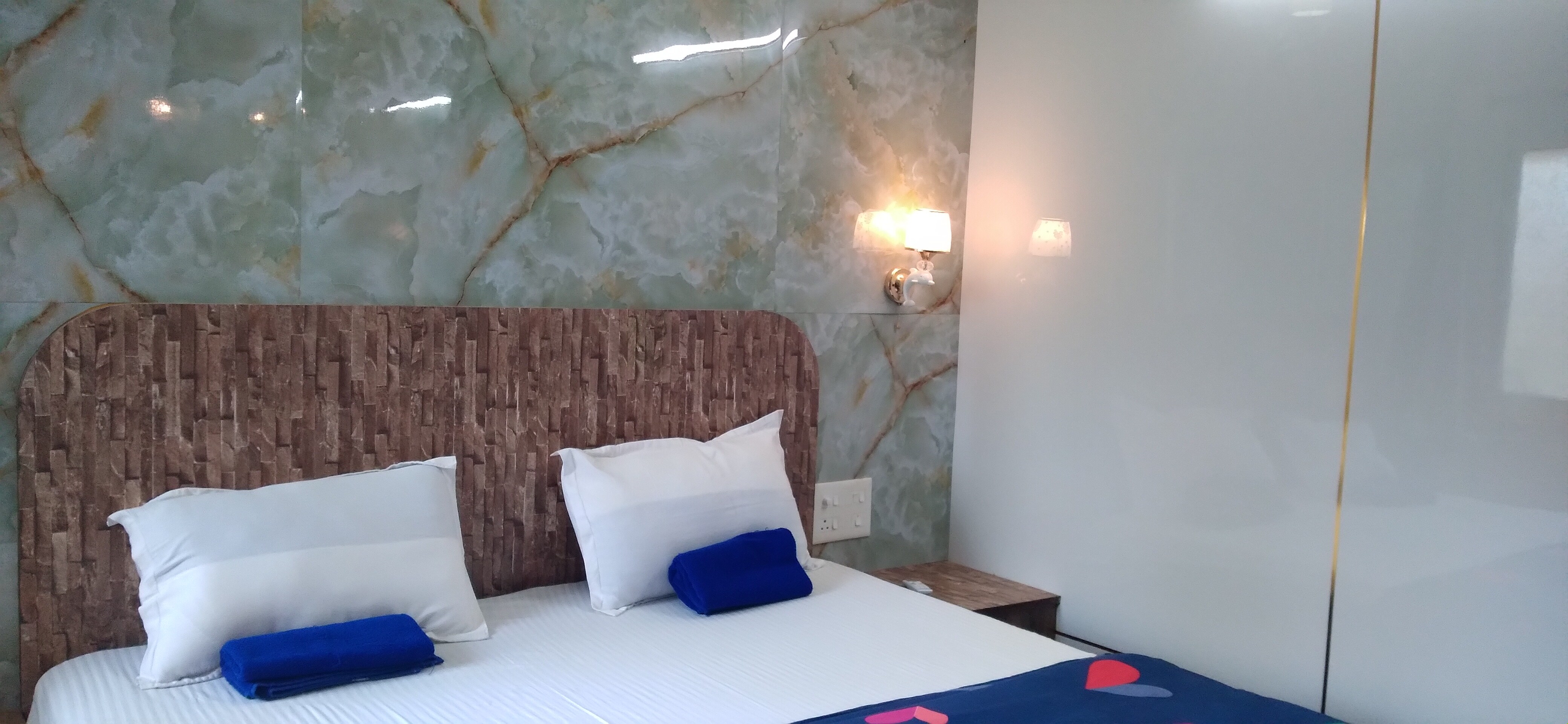 Luxurious 1bhk with WiFi/Pool/Caretaker near Baga - Tap to explore photos