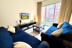 The Bayfront 2BR Apt Zennova stay 5min to Airport