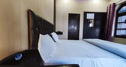 HOTEL NiLAM Room Type - Deluxe Room with Air Conditioning