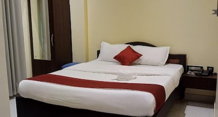 MUNS HOTEL Room Type - Deluxe Room - AC MUNS HOTEL Room Type - Deluxe Room - AC