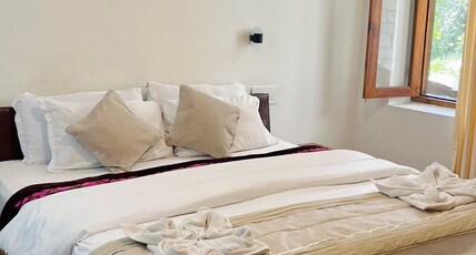 Tourist Hotel (10 Mins Walking from Mall), Manali Room Type - Premium Double bedroom with a Verandah Tourist Hotel (10 Mins Walking from Mall), Manali Room Type - Premium Double bedroom with a Verandah