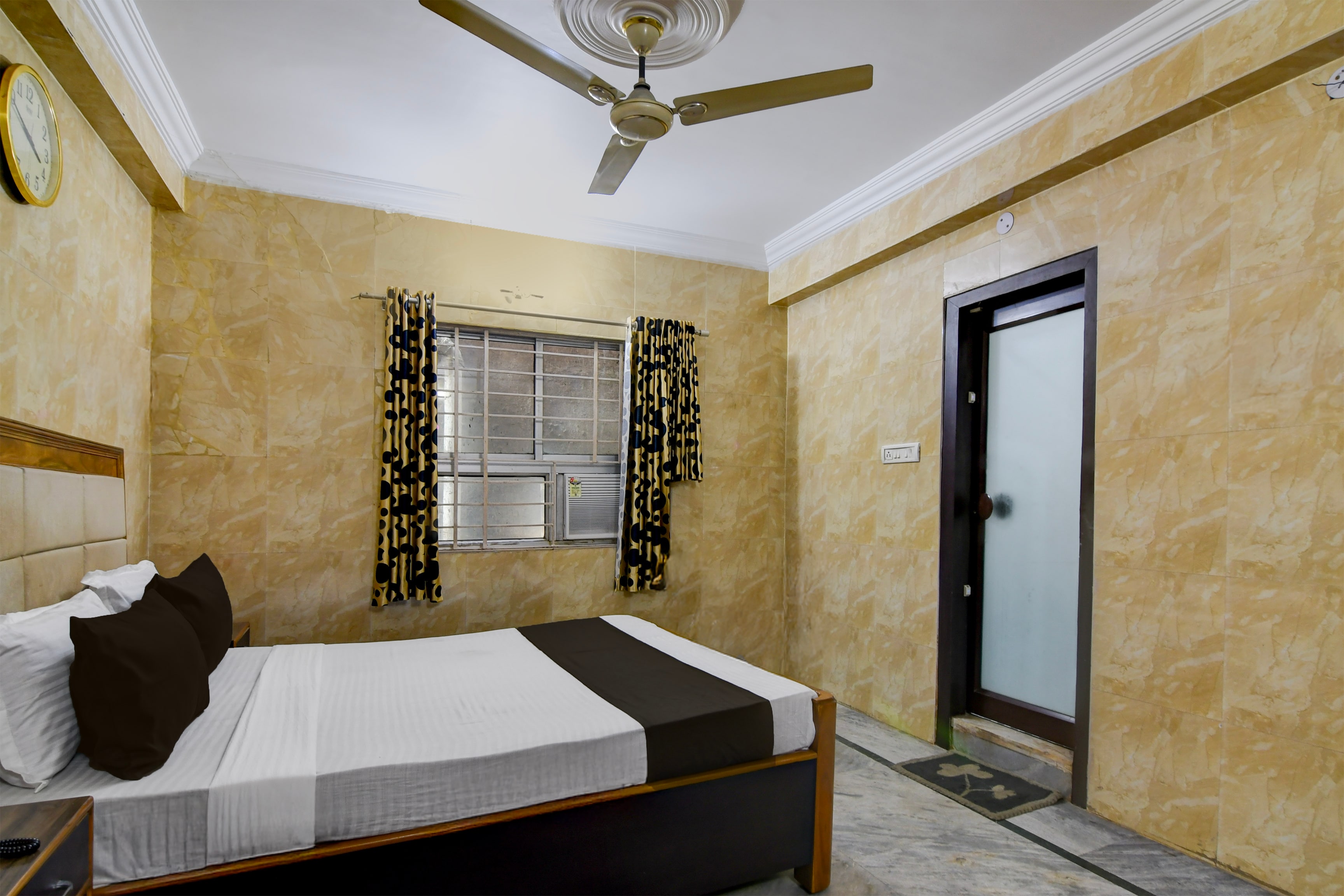 Collection O Sakchi Crossway Formerly Shree Palace - Tap to explore photos