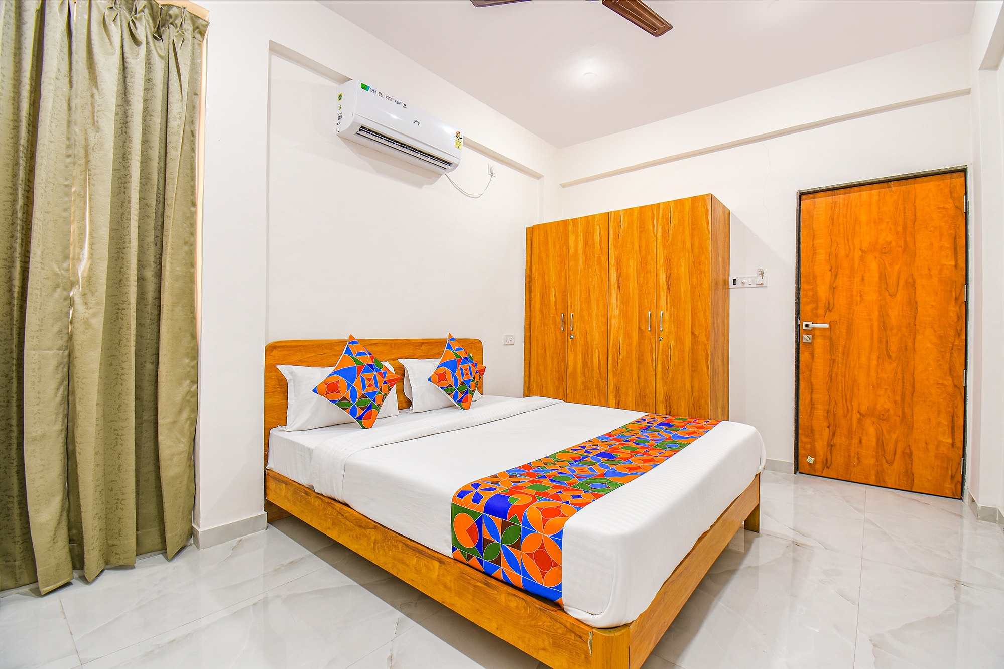 FabHotel Prime Esta Inn - Nr. Novotel Pune Nagar Road, Viman Nagar - Tap to explore photos