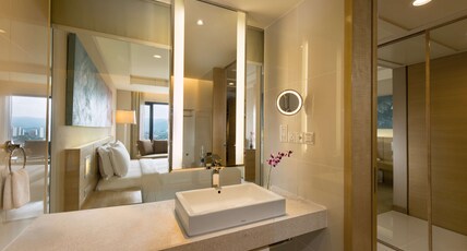DoubleTree by Hilton Kuala Lumpur Room Type - KING ACCESSIBLE ROOM