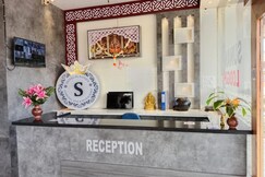 Sunanda Lodging and Restaurant
