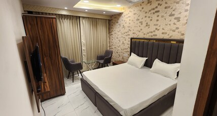 OVEL HOTEL (SKY VIEW) Room Type - DELUXE ROOM