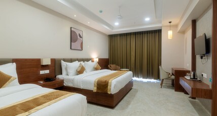 VITS Satyajeet Karad Room Type - Super Deluxe Room with Balcony