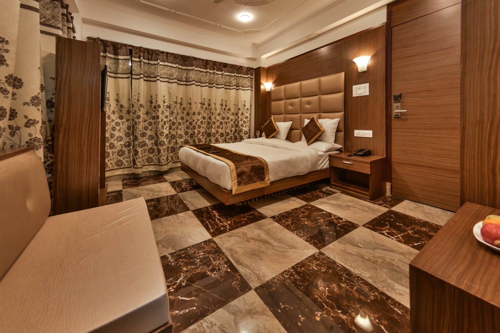 Hotel Golden sands - Tap to explore photos