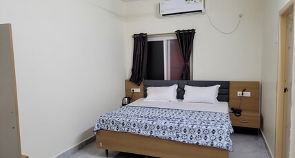Hotel Deepak Retreat Room Type - Deluxe King Room