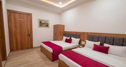 OnlyStay Surbhi Dham-Near Prem Mandir Room Type - Family Room