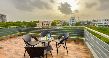 HILLCREST PALACE Room Type - Premium Room with Balcony