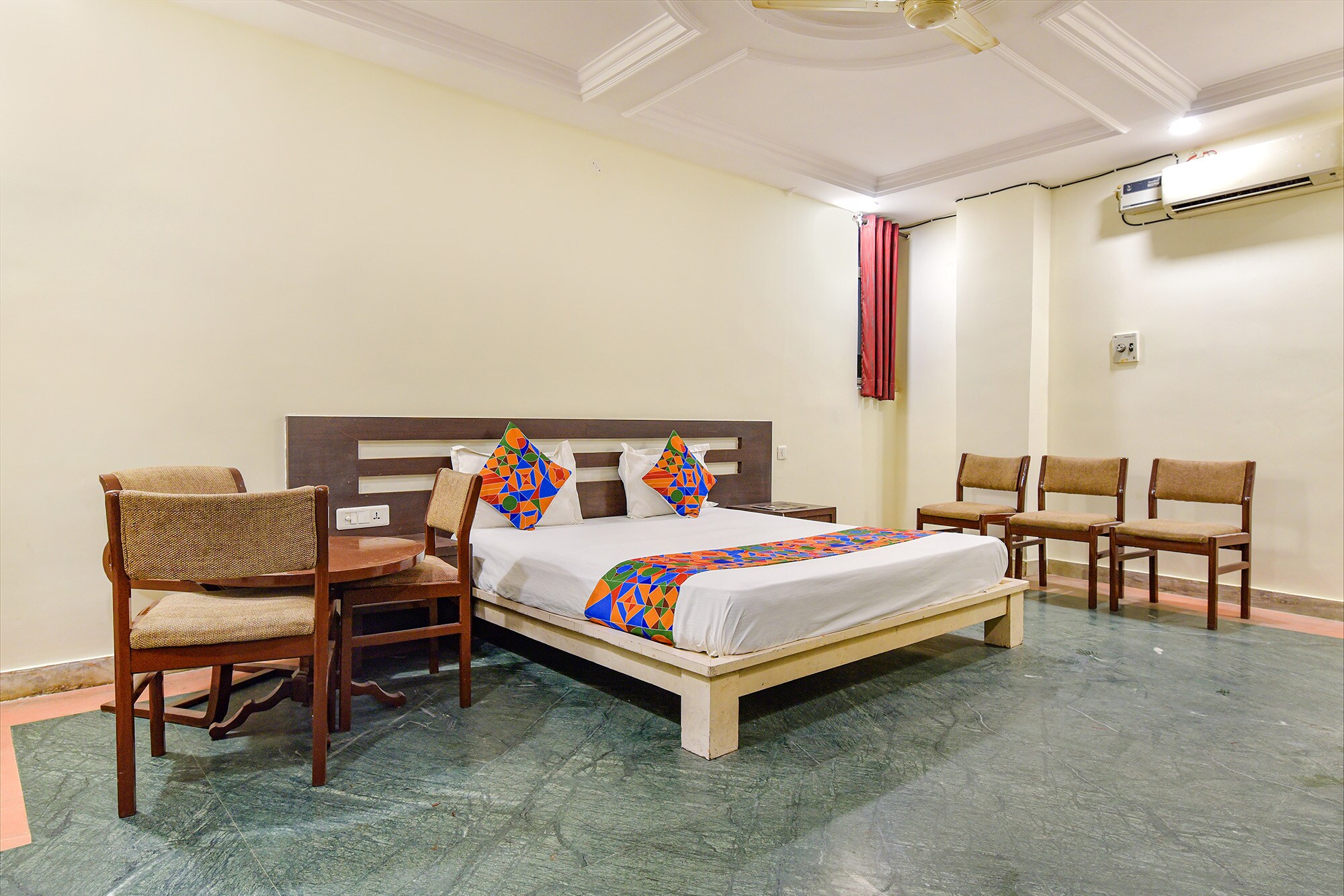 FabHotel Jaipur Classic - Tap to explore photos