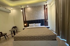 Lucknow loom by the crystal heaven