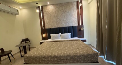 Lucknow loom by the crystal heaven Room Type - Bedroom