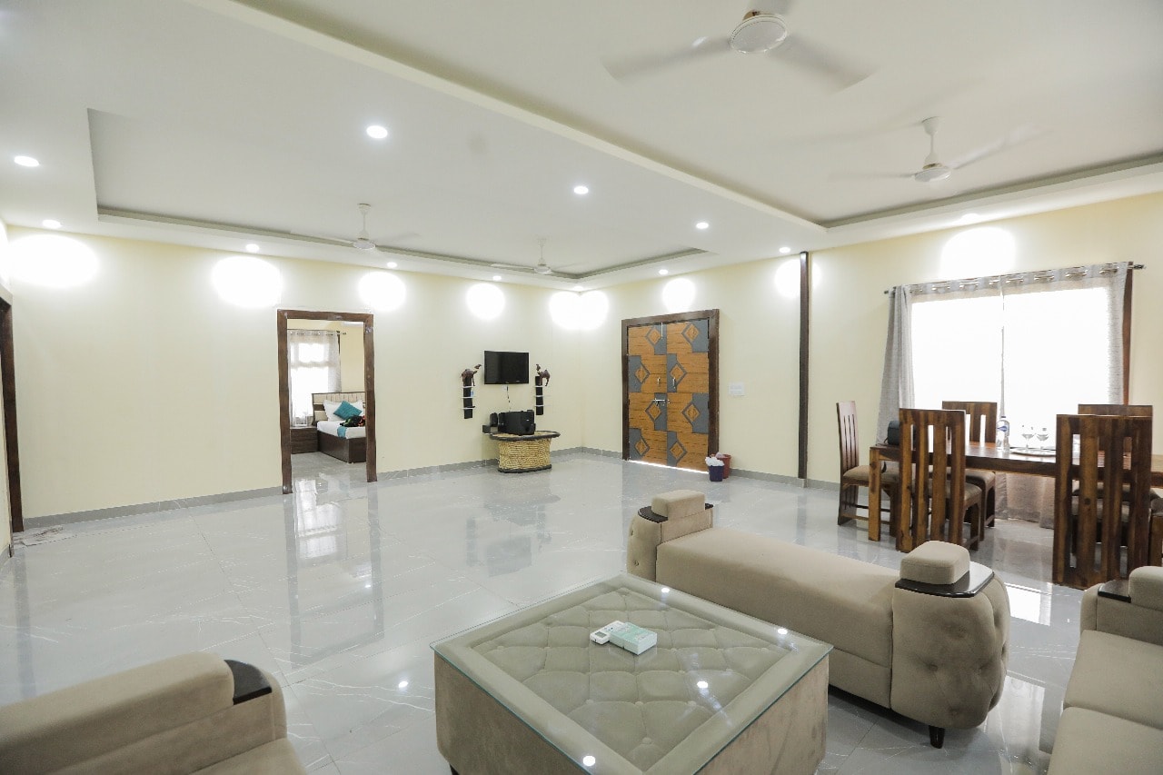 Skyway FarmHouse Noida 135 - Tap to explore photos