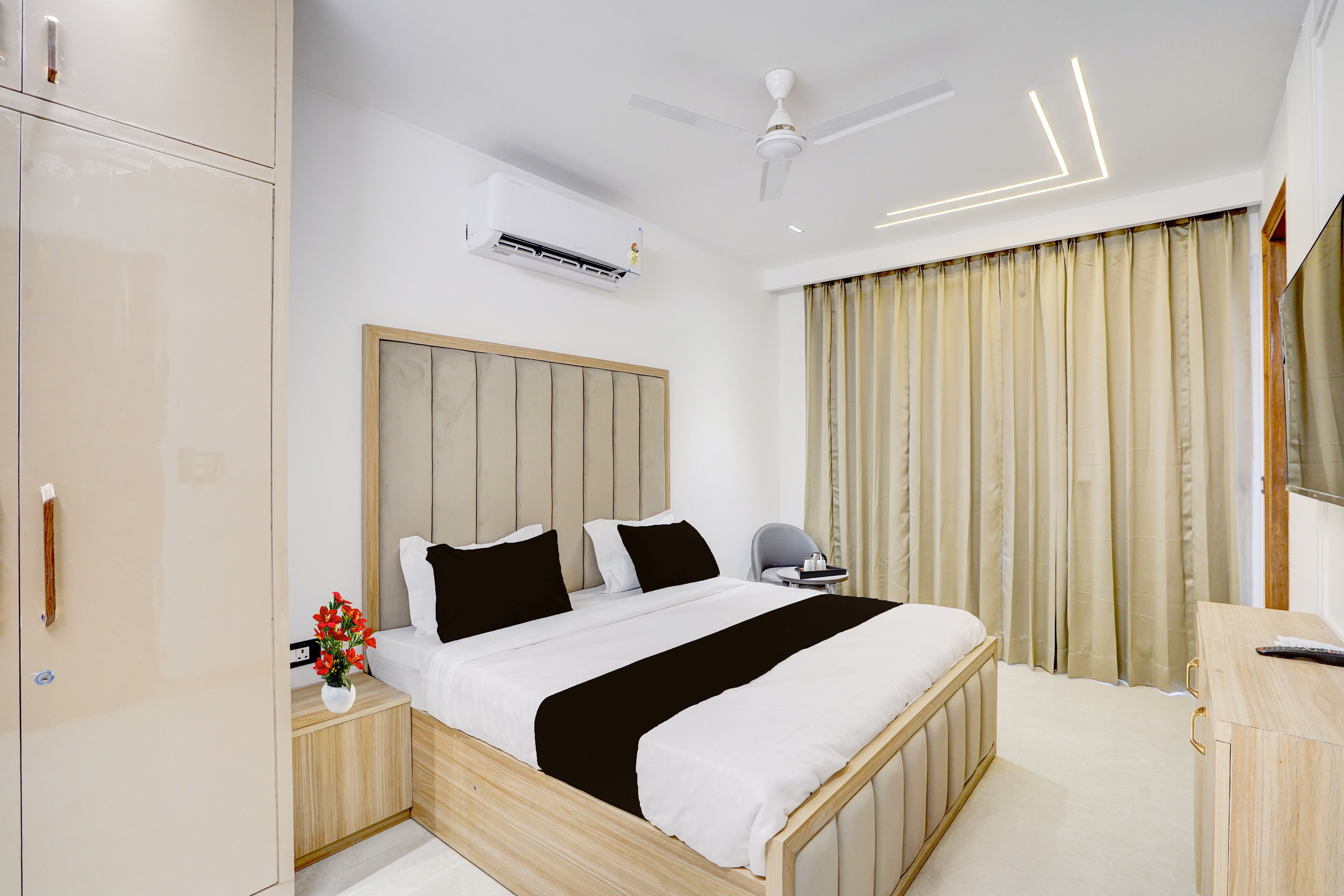 Townhouse Sector 49 Gurugram Formerly Hotel P66 - Tap to explore photos