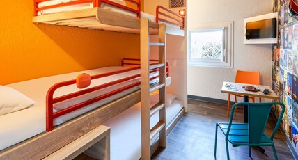 hotelF1 Paris Pte de Montmartre Room Type - Break Room for 3 travelers maximum - ontheroad basics