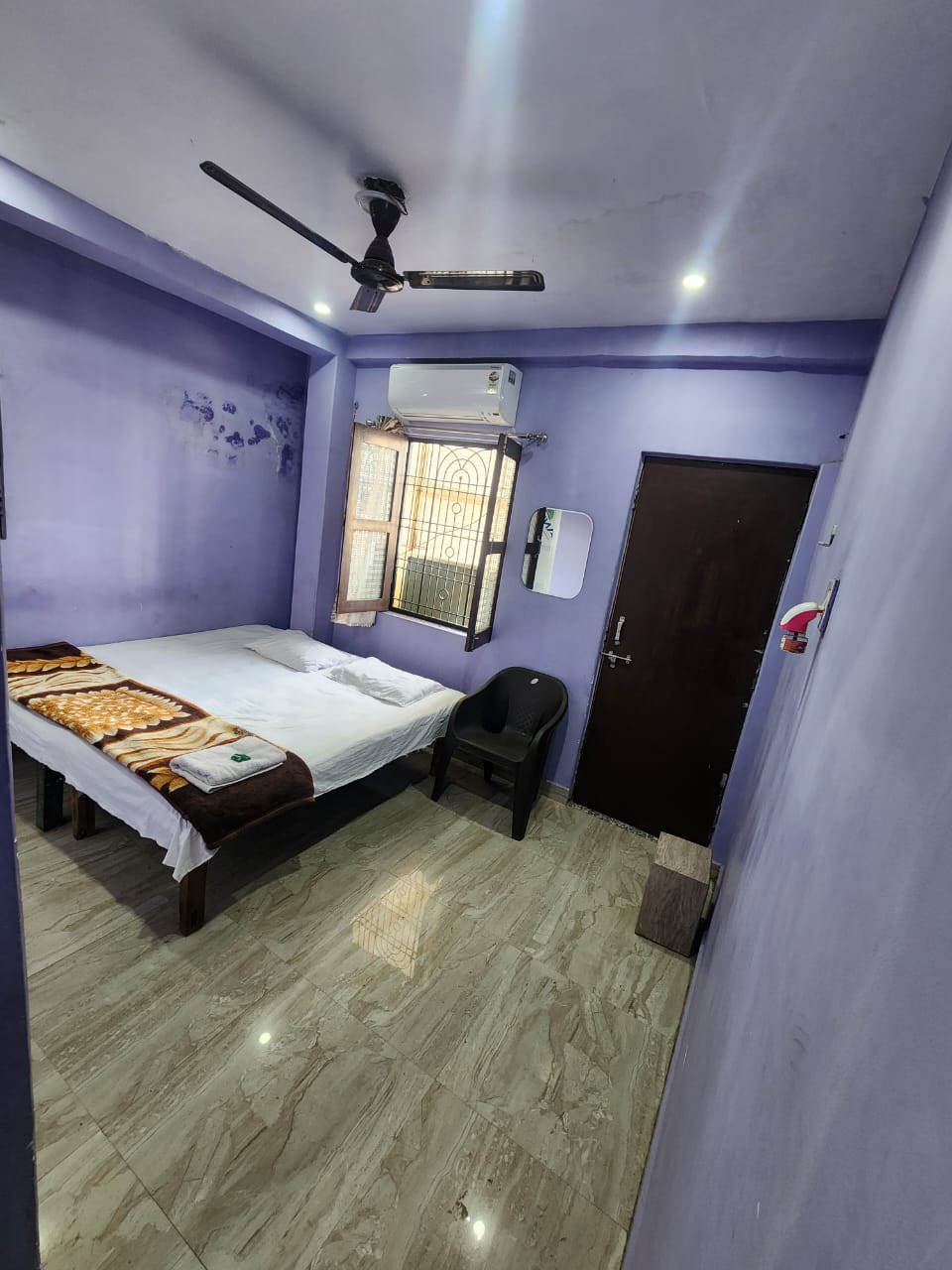 Gayatri Paying Guest House - Tap to explore photos
