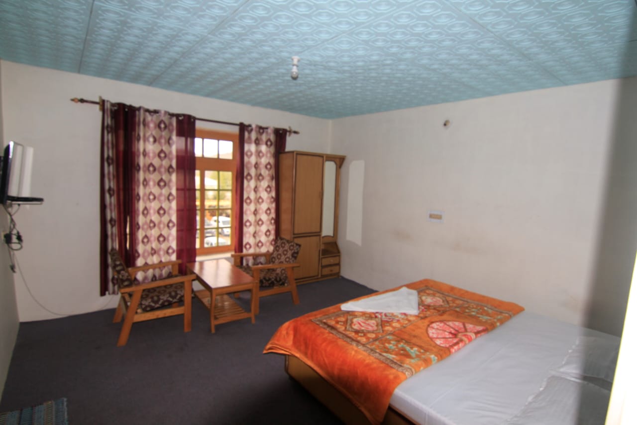 Hotel Galuma - Tap to explore photos