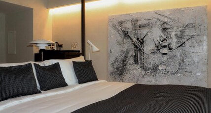 Monograph Freedom Square Room Type - Monochrome King
