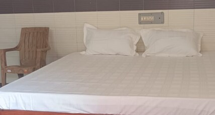 Padmavathi Residency Room Type - NON AC TRIPLE ROOM